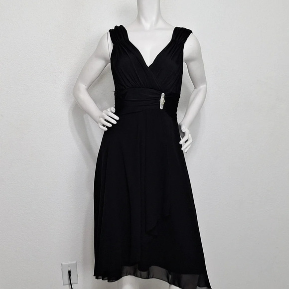 I.N. Studio Classic Black V-Neck Crossover Ruched Brooch Romantic Midi Dress *6 - Picture 1 of 13
